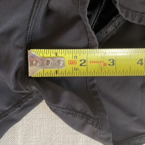 Lululemon Speed Up Low-Rise Lined Short 2.5" Size 6 Color Black - Picture 6 of 6